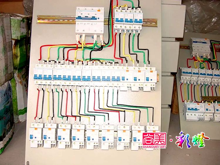 舉辦燈會(huì)用的彩燈是用三相電還是兩相電？