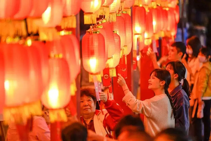 中國(guó)人為何喜歡掛燈籠？掛燈籠有何象征意義？