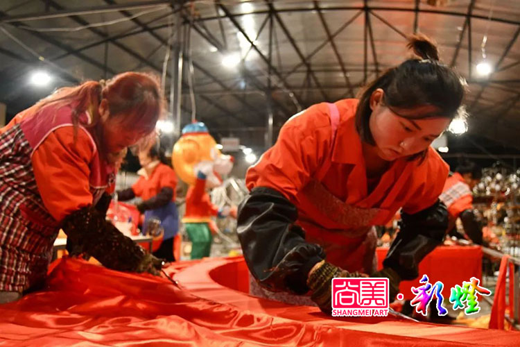 自貢彩燈如何為自貢的社會和經(jīng)濟發(fā)展服務的？